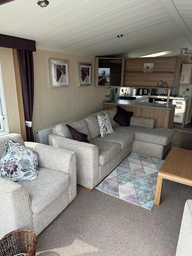 Sea Breeze Cabin Poole Exterior photo