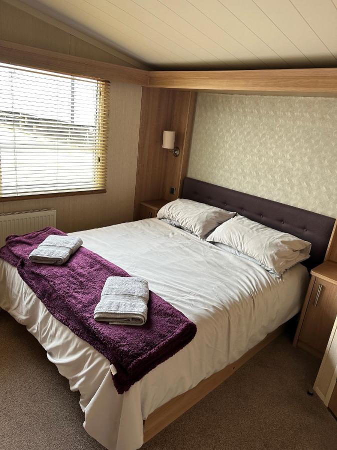 Sea Breeze Cabin Poole Exterior photo