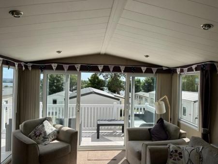 Sea Breeze Cabin Poole Exterior photo