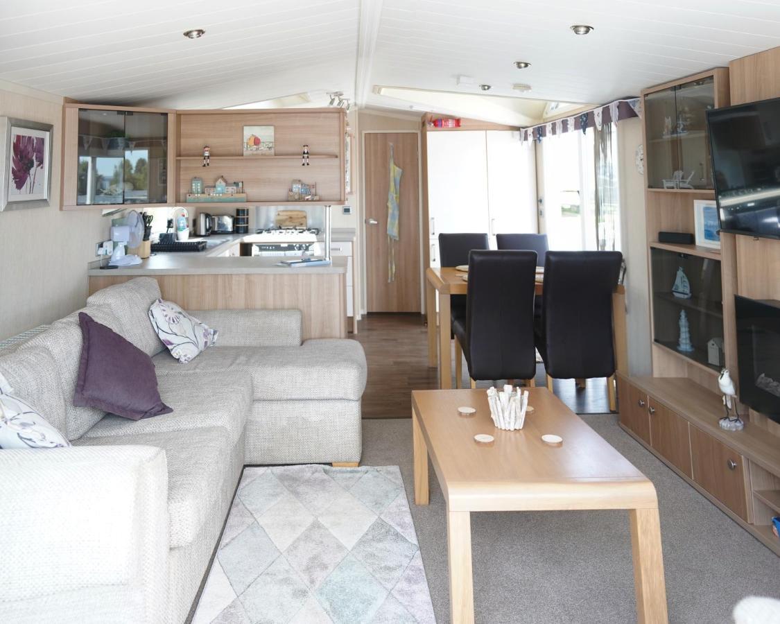 Sea Breeze Cabin Poole Exterior photo