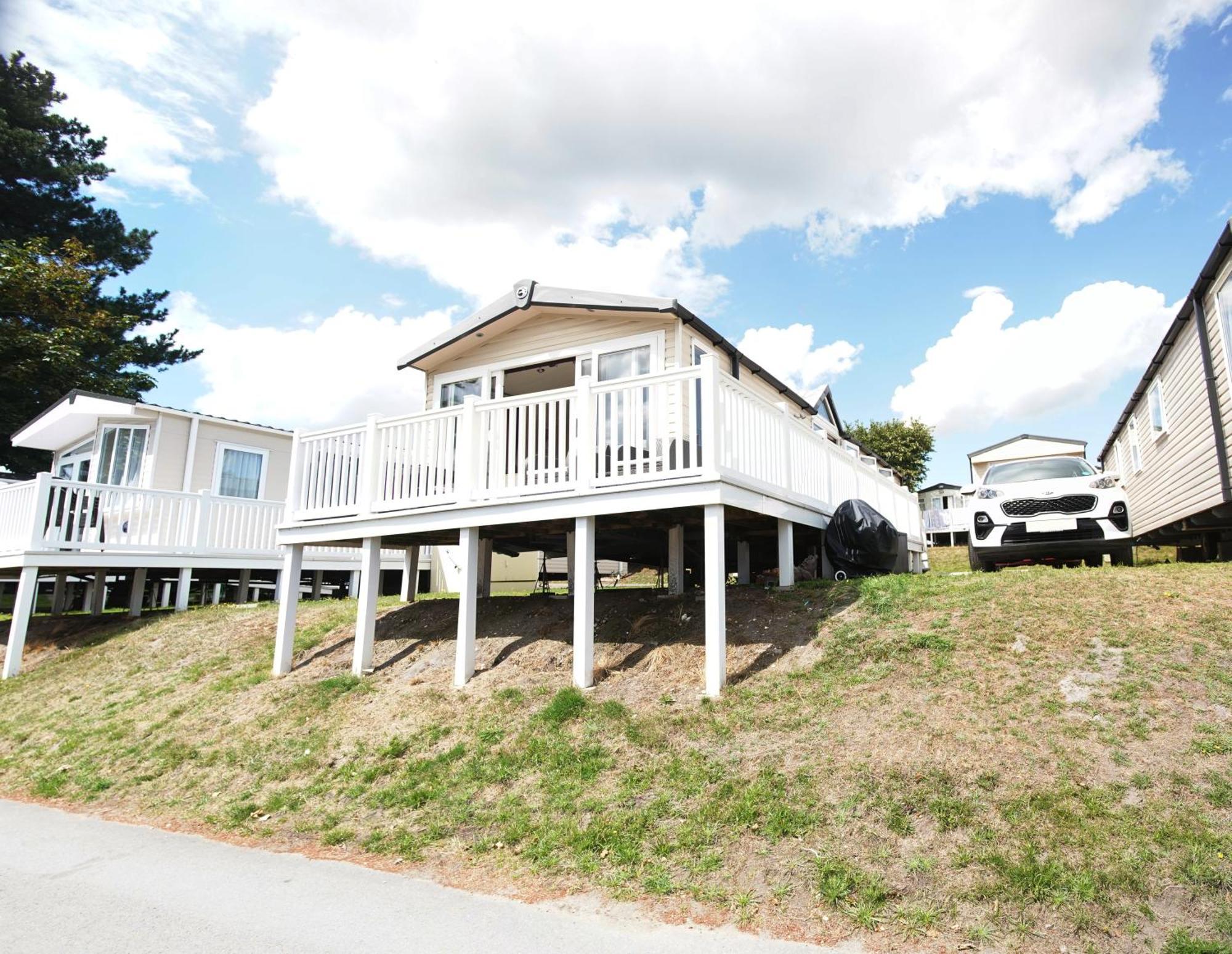 Sea Breeze Cabin Poole Exterior photo